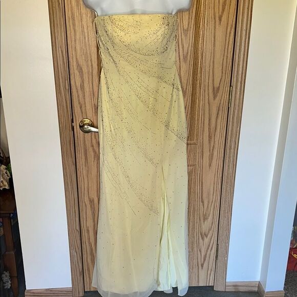 P’Zazz Prom beaded Elegant Yellow Prom Gown Size 6 - Picture 2 of 14